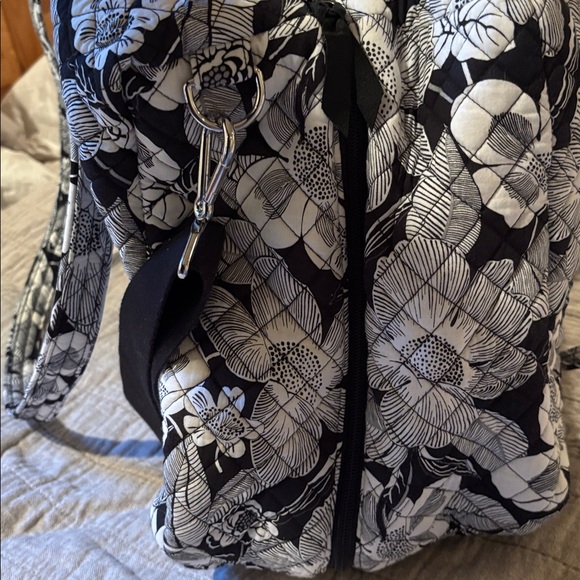 Vera Bradley Lay Flat Travel Duffel Bag in Cotton Bedford Blooms EUC - Picture 4 of 8